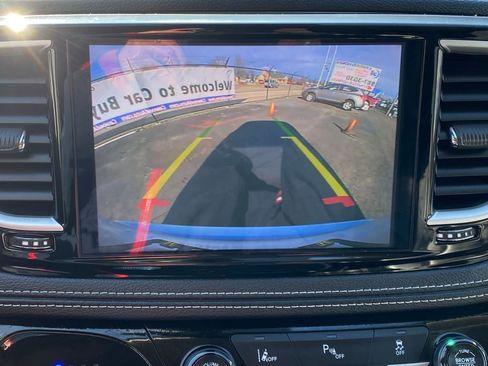 Used 2024 Chrysler Pacifica Select image 29