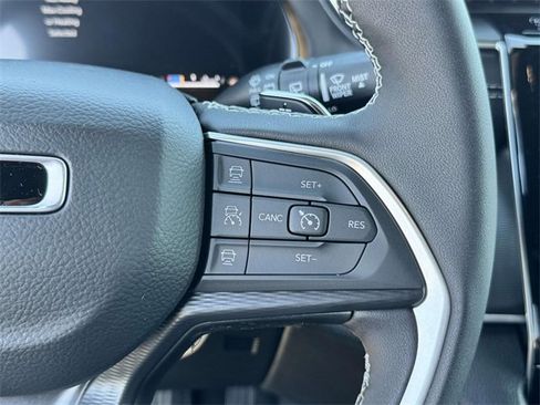 New 2025 Jeep Grand Cherokee Altitude image 10