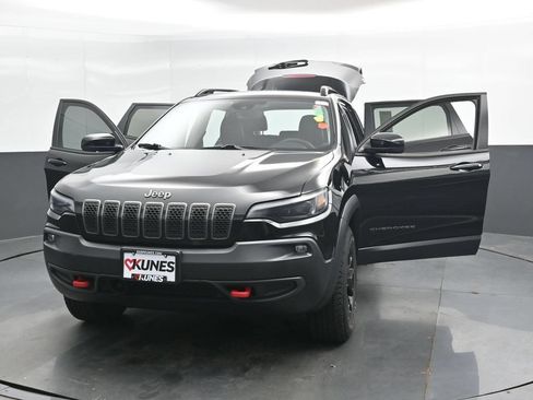 Used 2022 Jeep Cherokee Trailhawk w/ Premium Leather Package AWD/4WD image 49
