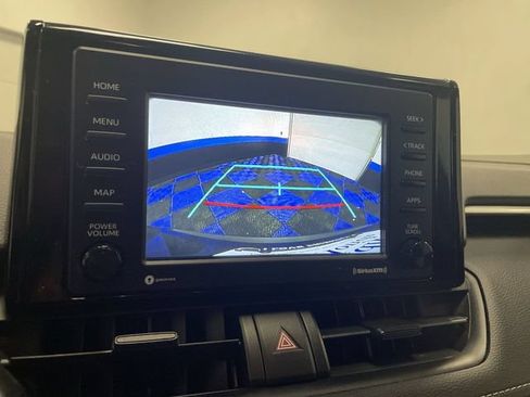 Used 2021 Toyota RAV4 XLE AWD/4WD image 17
