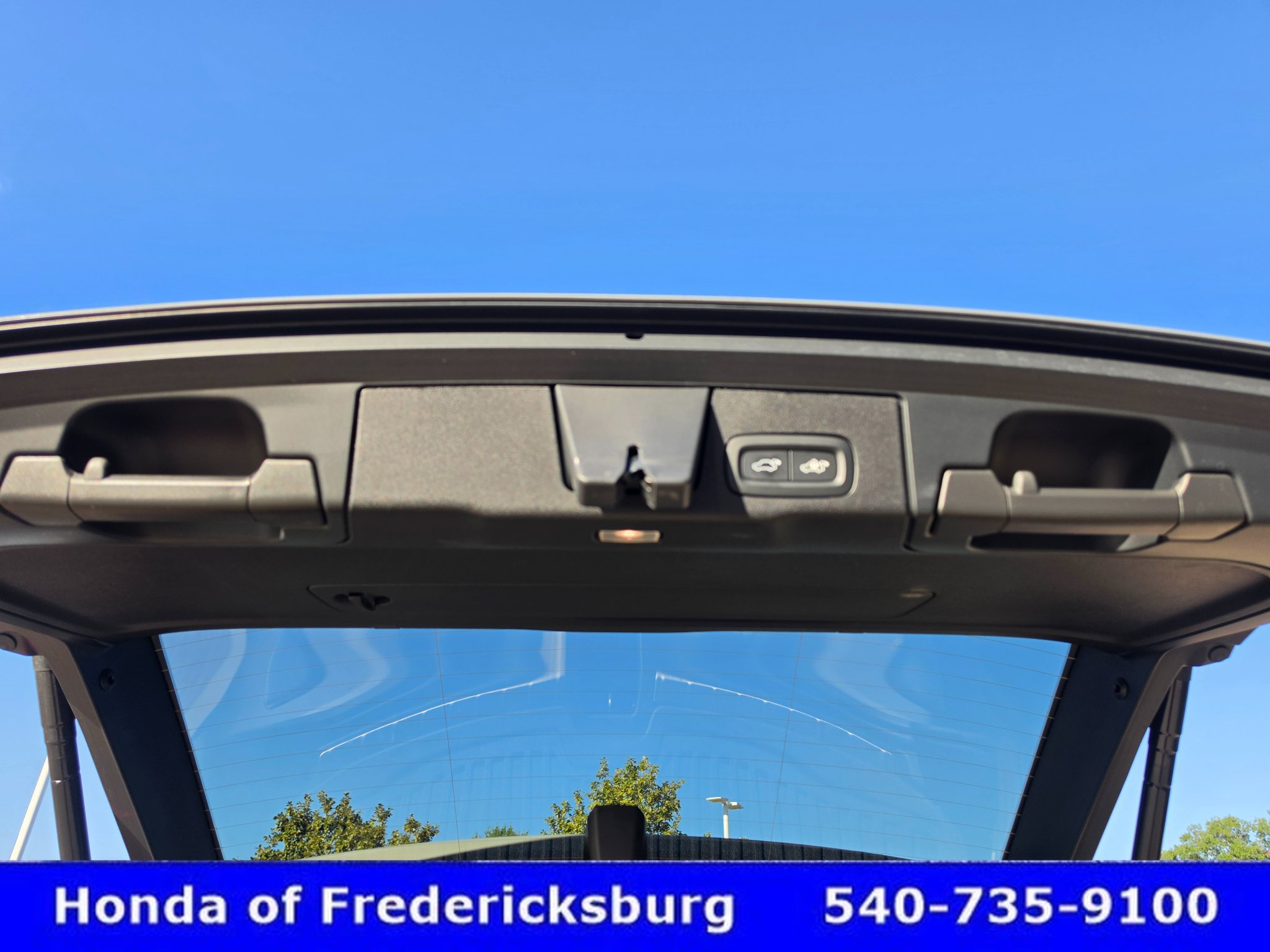 Used 2025 Volvo XC60 T8 Plus w/ Protection Package Premier AWD/4WD image 36