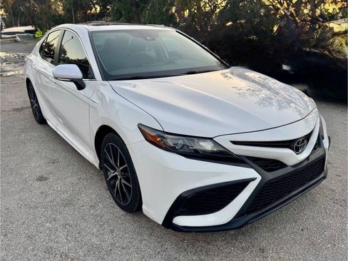 Used 2021 Toyota Camry SE image 17