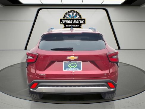Used 2025 Chevrolet Trax LT w/ LT Convenience Package FWD image 5