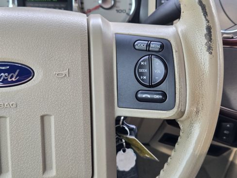 Used 2010 Ford F250 Lariat RWD image 24