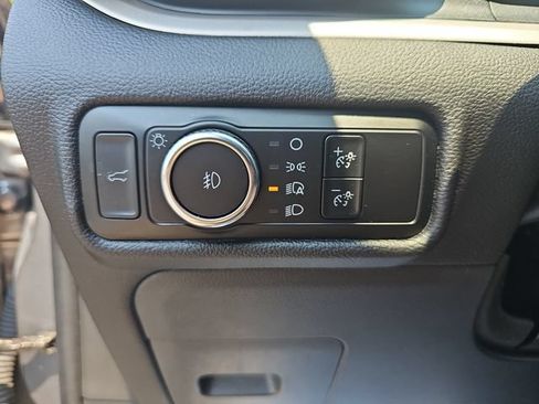 Used 2023 Ford Explorer XLT w/ Equipment Group 202A AWD/4WD image 31