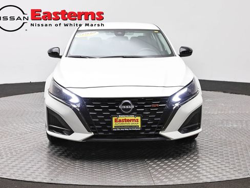 Used 2025 Nissan Altima 2.0 SR FWD image 2