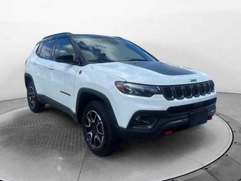 Used 2025 Jeep Compass Trailhawk AWD/4WD image 1