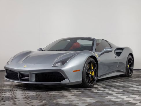 Used 2019 Ferrari 488 Spider image 13