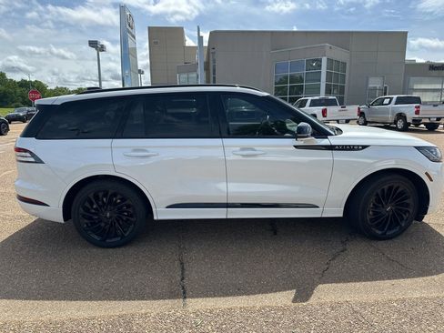 Used 2025 Lincoln Aviator Reserve w/ Luxury Package RWD image 6
