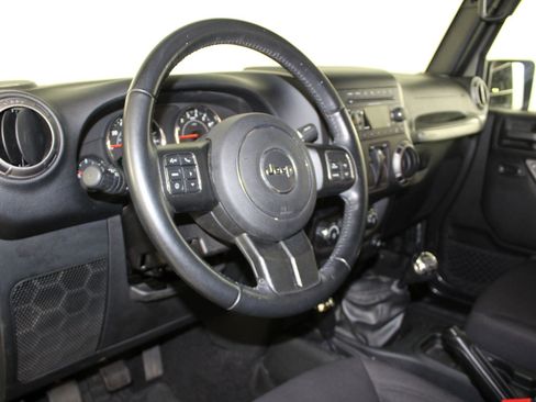 Used 2018 Jeep Wrangler Sport image 4