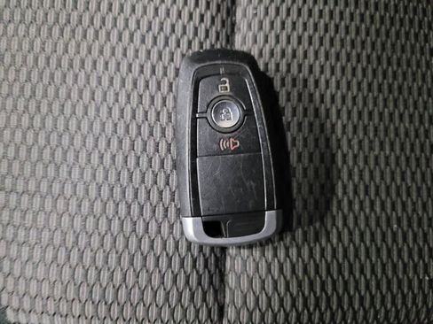 Used 2018 Ford Explorer XLT image 32