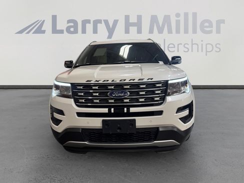 Used 2016 Ford Explorer XLT w/ Equipment Group 202A image 8