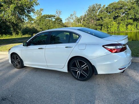 Used 2017 Honda Accord Sport image 4