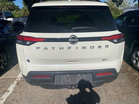 Used 2022 Nissan Pathfinder SV w/ SV Premium Package image 12