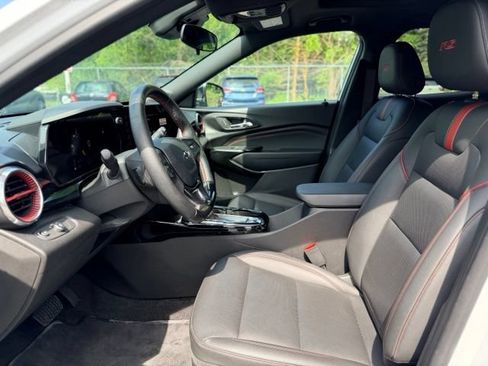 Used 2024 Chevrolet Trax RS w/ Sunroof Package FWD image 7