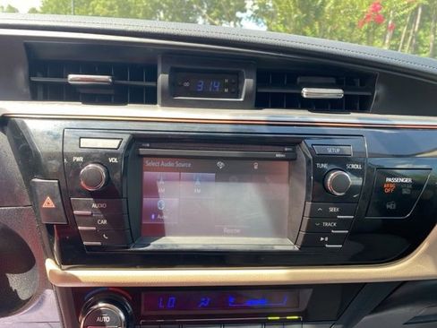 Used 2015 Toyota Corolla LE image 20