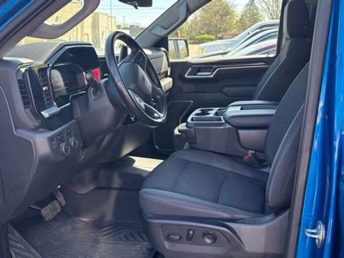 Used 2022 Chevrolet Silverado 1500 RST w/ Z71 Off-Road Package AWD/4WD image 2