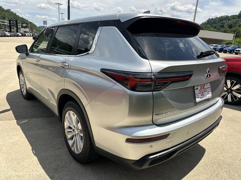 New 2026 Mitsubishi Outlander ES AWD/4WD image 4