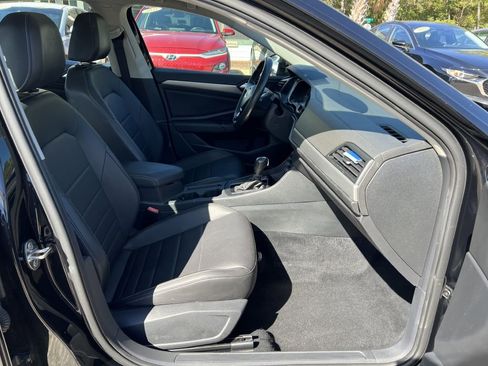 Used 2021 Volkswagen Jetta SE image 10