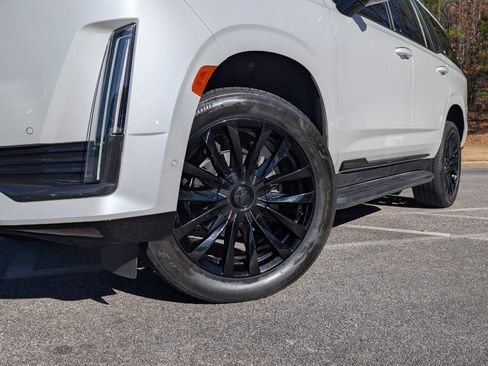 Used 2023 Cadillac Escalade Premium Luxury image 36