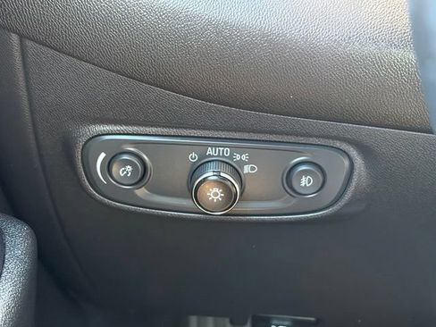 Used 2023 Chevrolet Equinox Premier AWD/4WD image 19