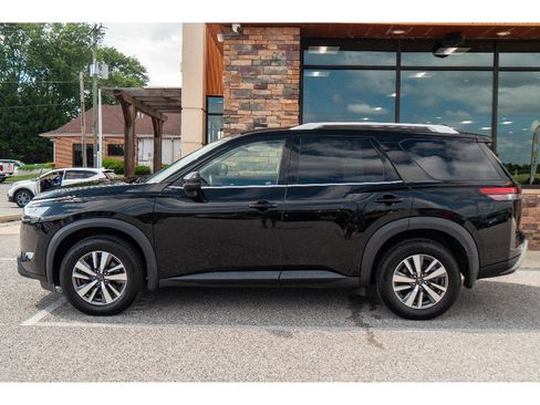 Used 2023 Nissan Pathfinder SL AWD/4WD image 6