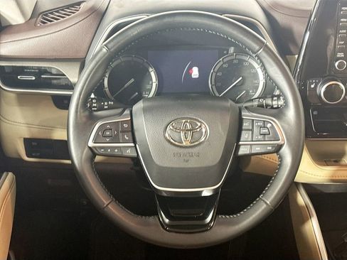 Used 2021 Toyota Highlander XLE image 13