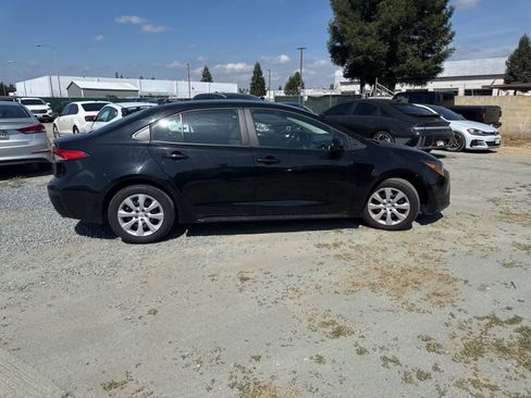 Used 2025 Toyota Corolla LE image 4