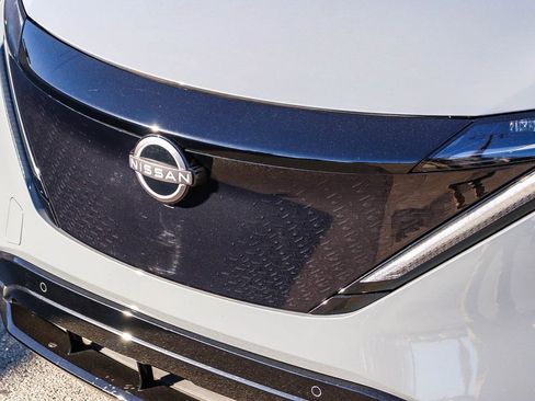 Used 2025 Nissan Ariya AWD image 9