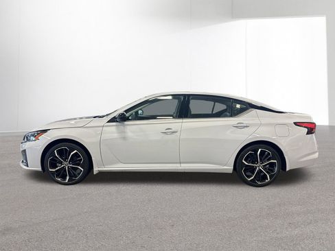 Used 2025 Nissan Altima 2.5 SR image 29