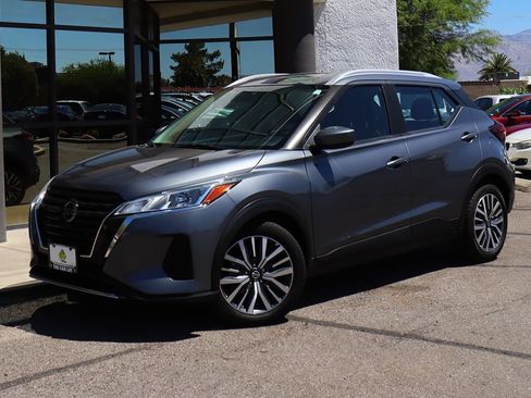 Used 2021 Nissan Kicks SV FWD image 2