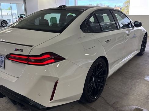 Used 2026 BMW M5 w/ Executive Package image 6