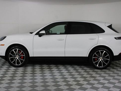 Certified 2025 Porsche Cayenne S image 2