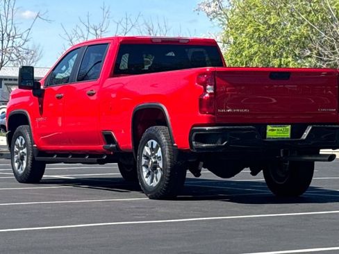 Used 2022 Chevrolet Silverado 2500 Custom w/ Custom Convenience Package RWD image 3