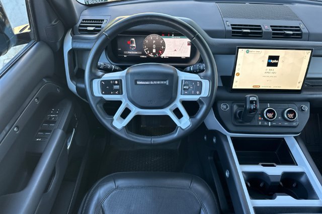 Certified 2025 Land Rover Defender 130 X-Dynamic SE AWD/4WD image 13