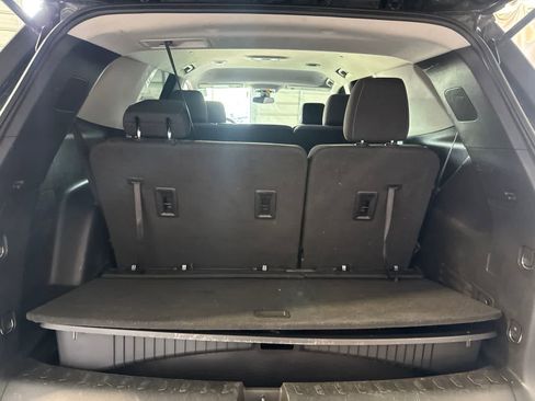 Used 2021 Chevrolet Traverse LS FWD image 16