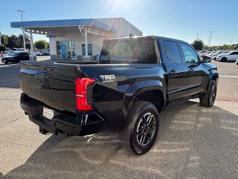 Used 2025 Toyota Tacoma TRD Sport w/ TRD Sport Upgrade Package AWD/4WD image 5