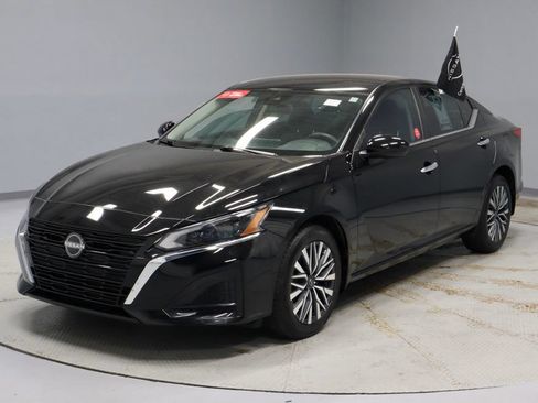 Used 2023 Nissan Altima 2.5 SV AWD/4WD image 7