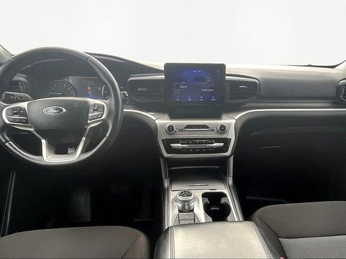 Used 2022 Ford Explorer XLT image 16