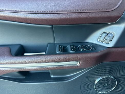 Used 2024 Ford Expedition Limited image 10