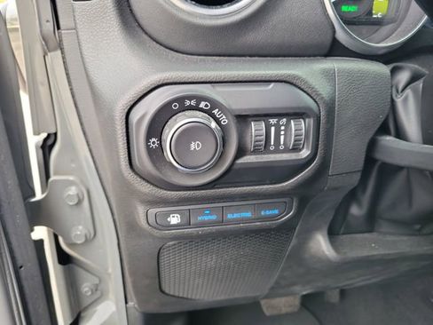 Used 2022 Jeep Wrangler Unlimited Sahara 4xe image 15