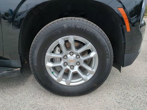 Used 2025 Chevrolet Suburban LT AWD/4WD image 11