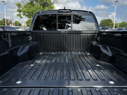 Used 2023 Toyota Tacoma SR AWD/4WD image 31
