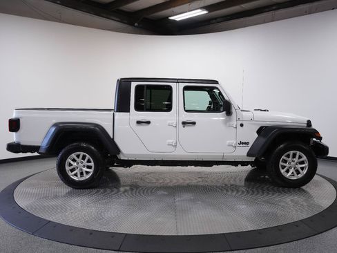 Used 2023 Jeep Gladiator Sport AWD/4WD image 9