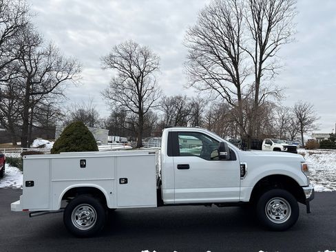 Used 2022 Ford F250 XL w/ Power Equipment Group image 5