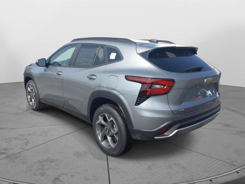 Used 2025 Chevrolet Trax LT w/ Driver Confidence Package FWD image 3