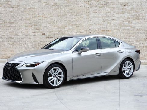 Used 2022 Lexus IS 300 RWD image 19
