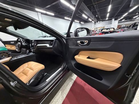 Used 2019 Volvo XC60 T6 Momentum w/ Advanced Package AWD/4WD image 32