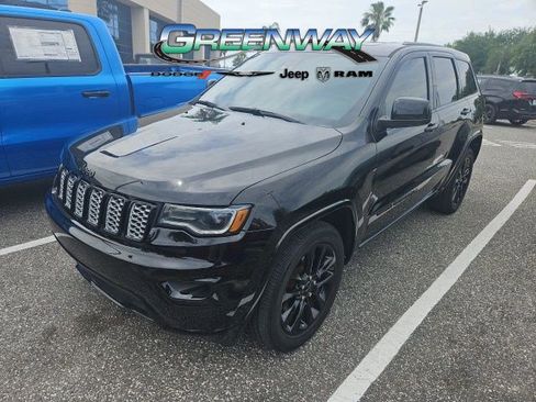 Used 2022 Jeep Grand Cherokee Laredo X RWD image 1
