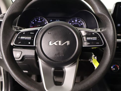 Used 2023 Kia Forte LXS FWD image 3